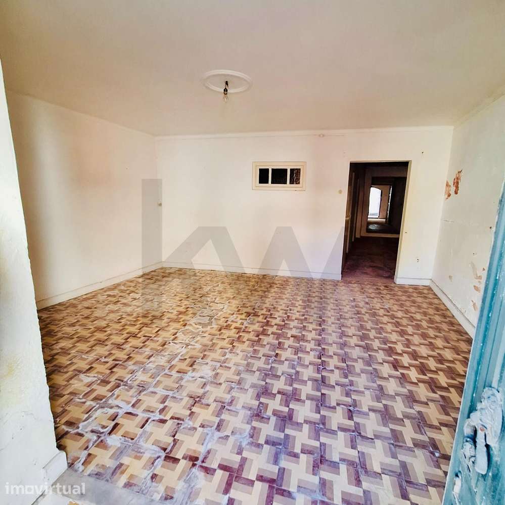 Casa Térrea com Quintal no Centro de Borba | T1+1 - Grande imagem: 2/11