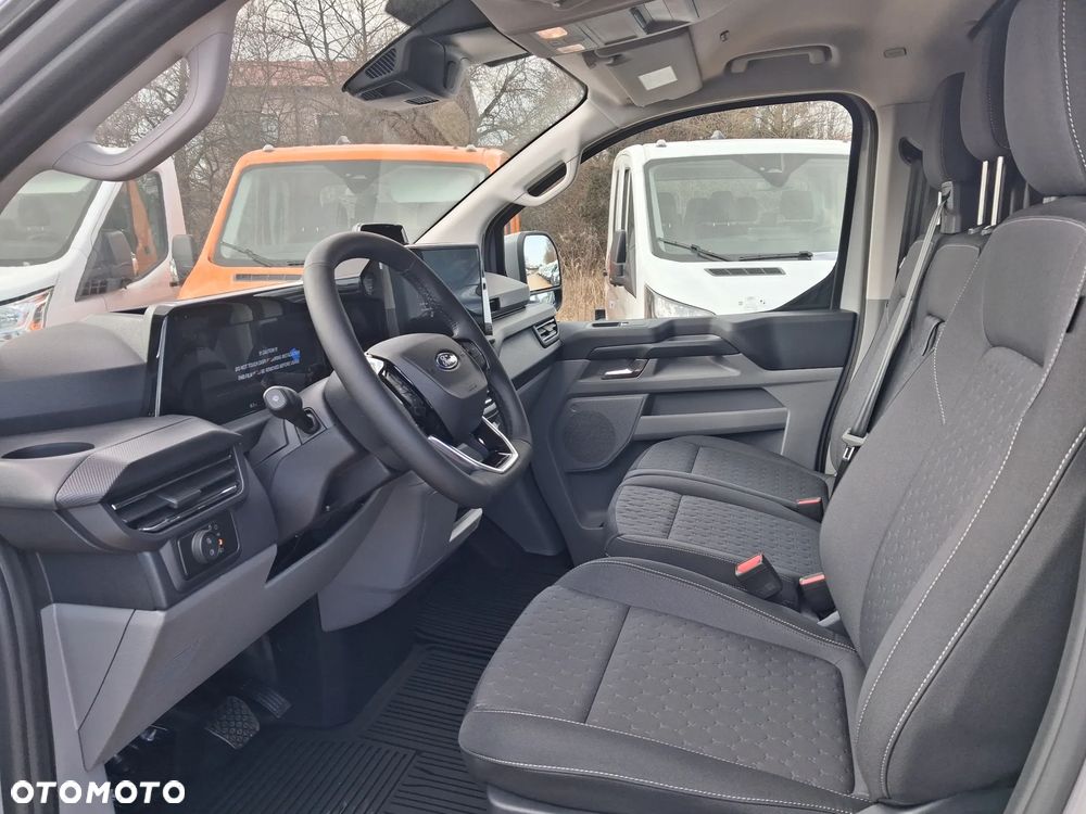 Ford Custom Van Limited - 7