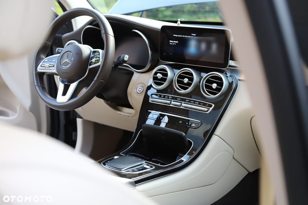 Mercedes-Benz GLC 200 4Matic 9G-TRONIC AMG Line Plus - 10
