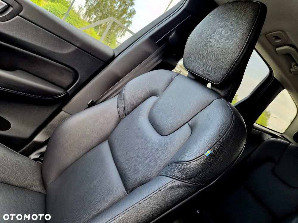 Volvo XC 60 B4 D AWD Plus Dark - 27