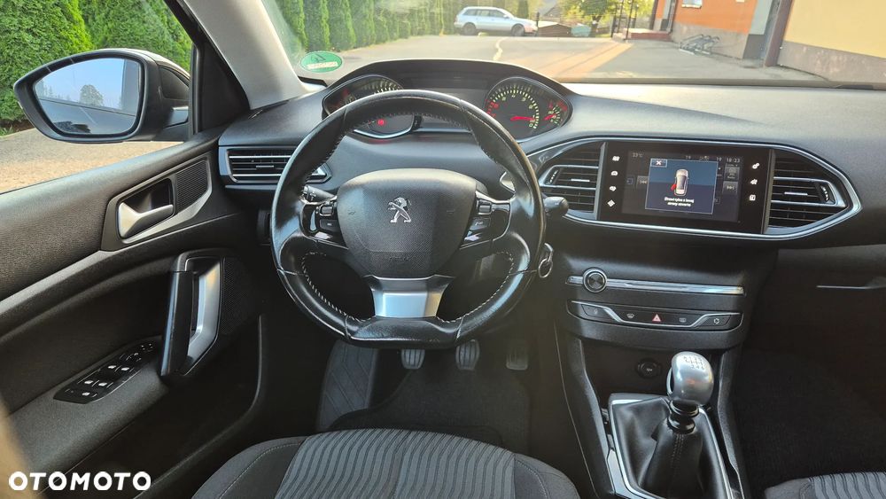 Peugeot 308 SW 1.2 PureTech Allure S&S - 9