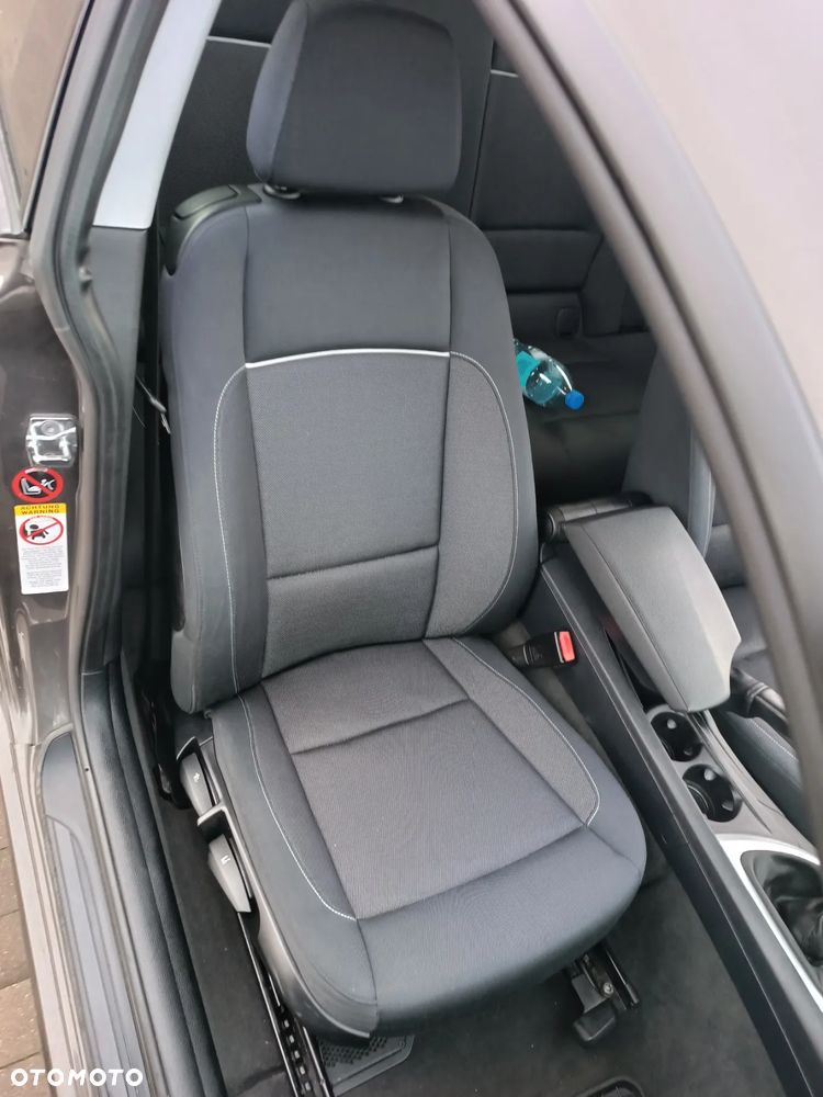 BMW Seria 1 118d DPF - 12