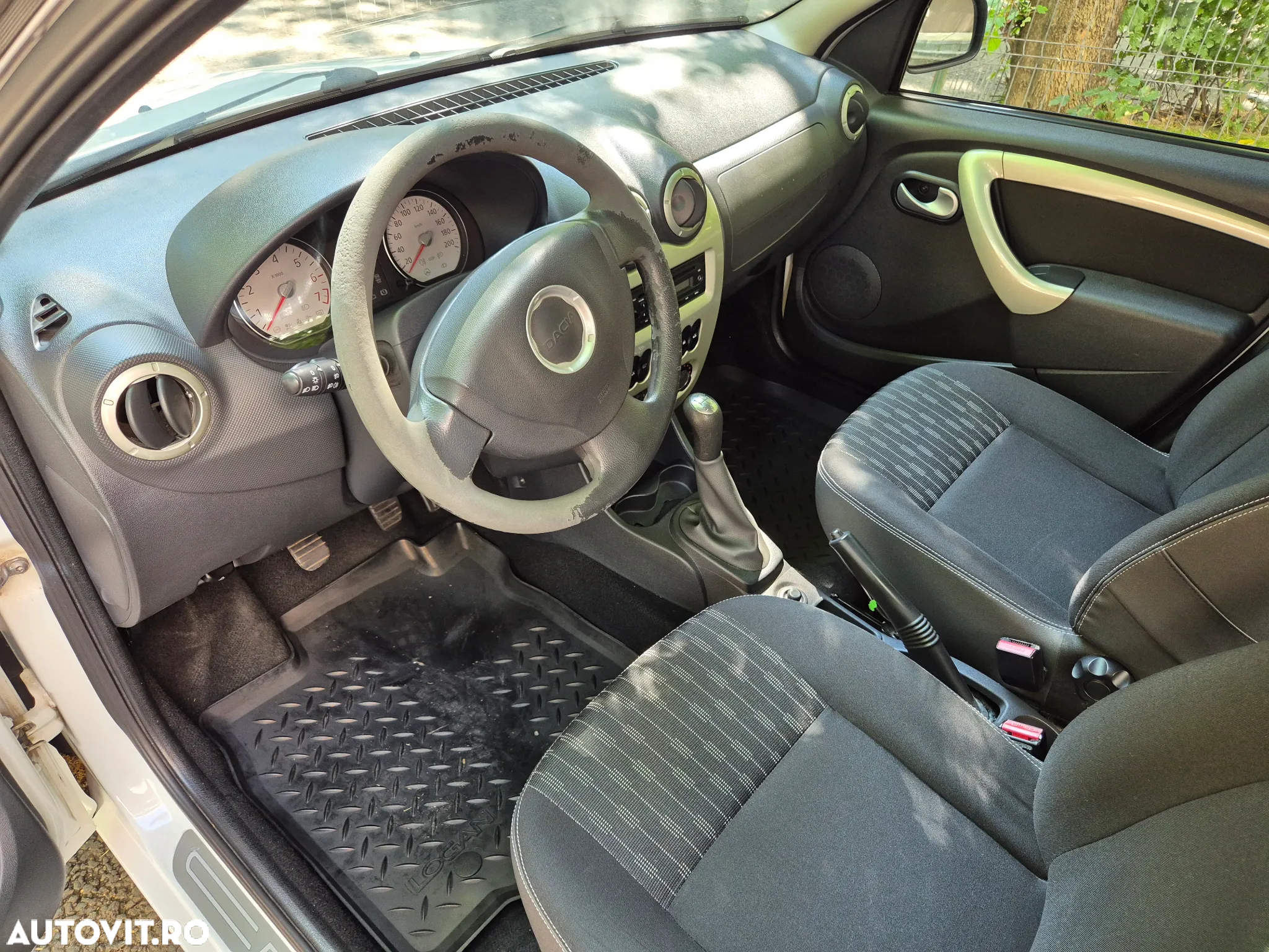 Dacia Logan 1.6 16V Laureate - 8