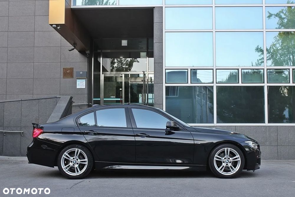 BMW Seria 3 330i xDrive Sport Line - 4