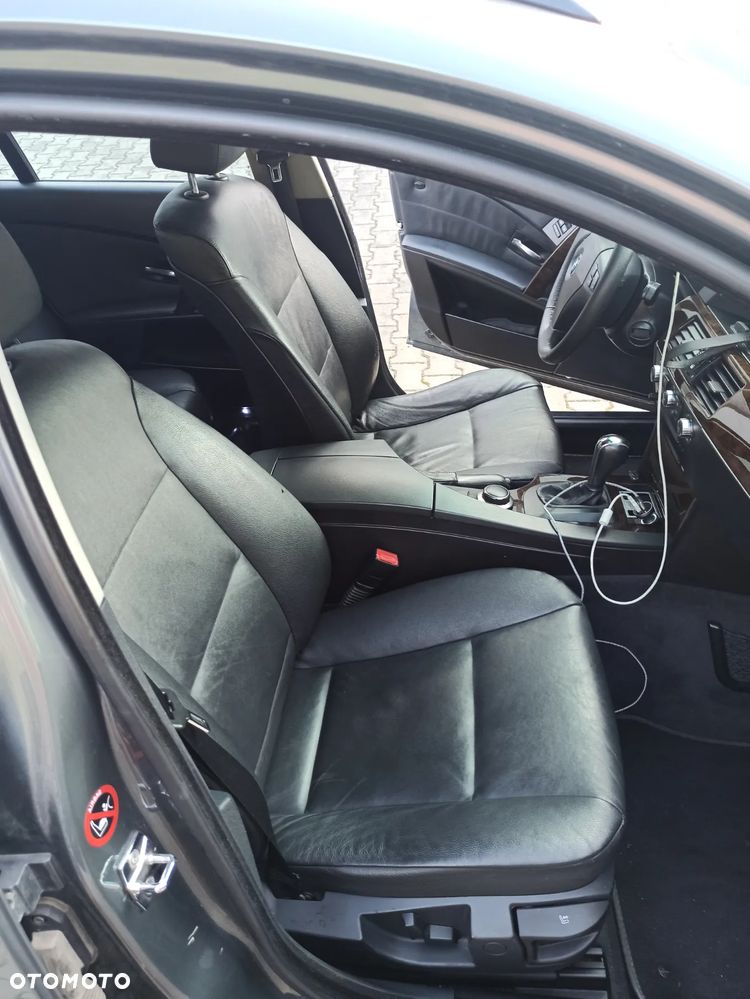 BMW Seria 5 530xd Touring - 6
