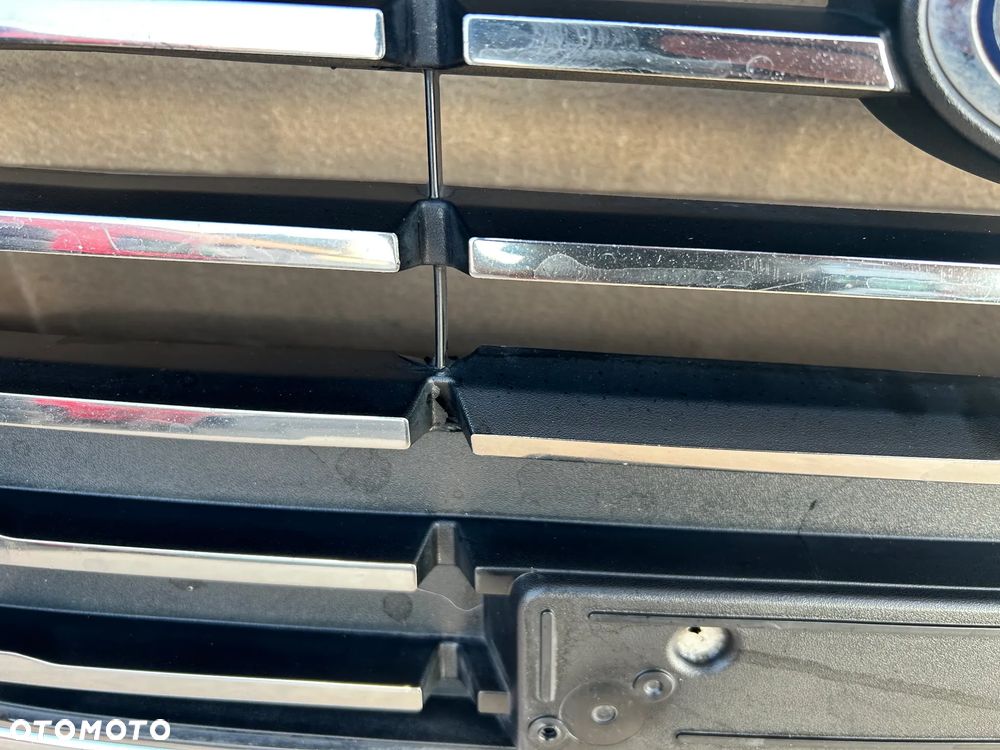 FORD FIESTA MK8 ATRAPA GRILL NX7B8200 - 3