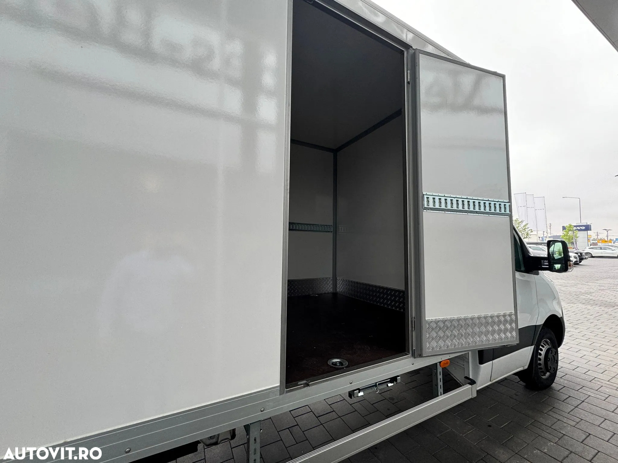 Mercedes-Benz Sprinter 517 CDI Box cu Lift - 9