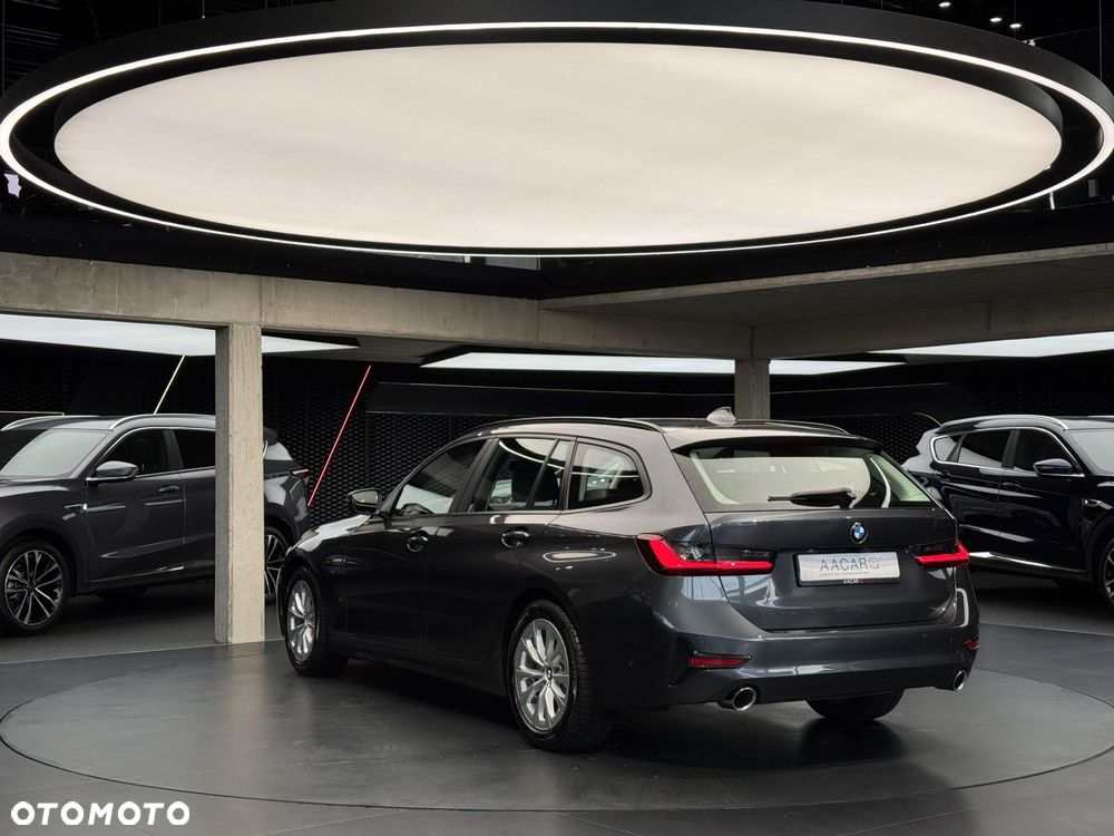 BMW Seria 3 318i - 4