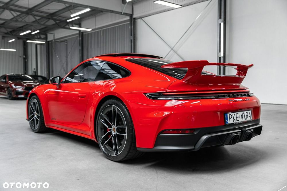 Porsche 911 Carrera 4 GTS PDK - 8