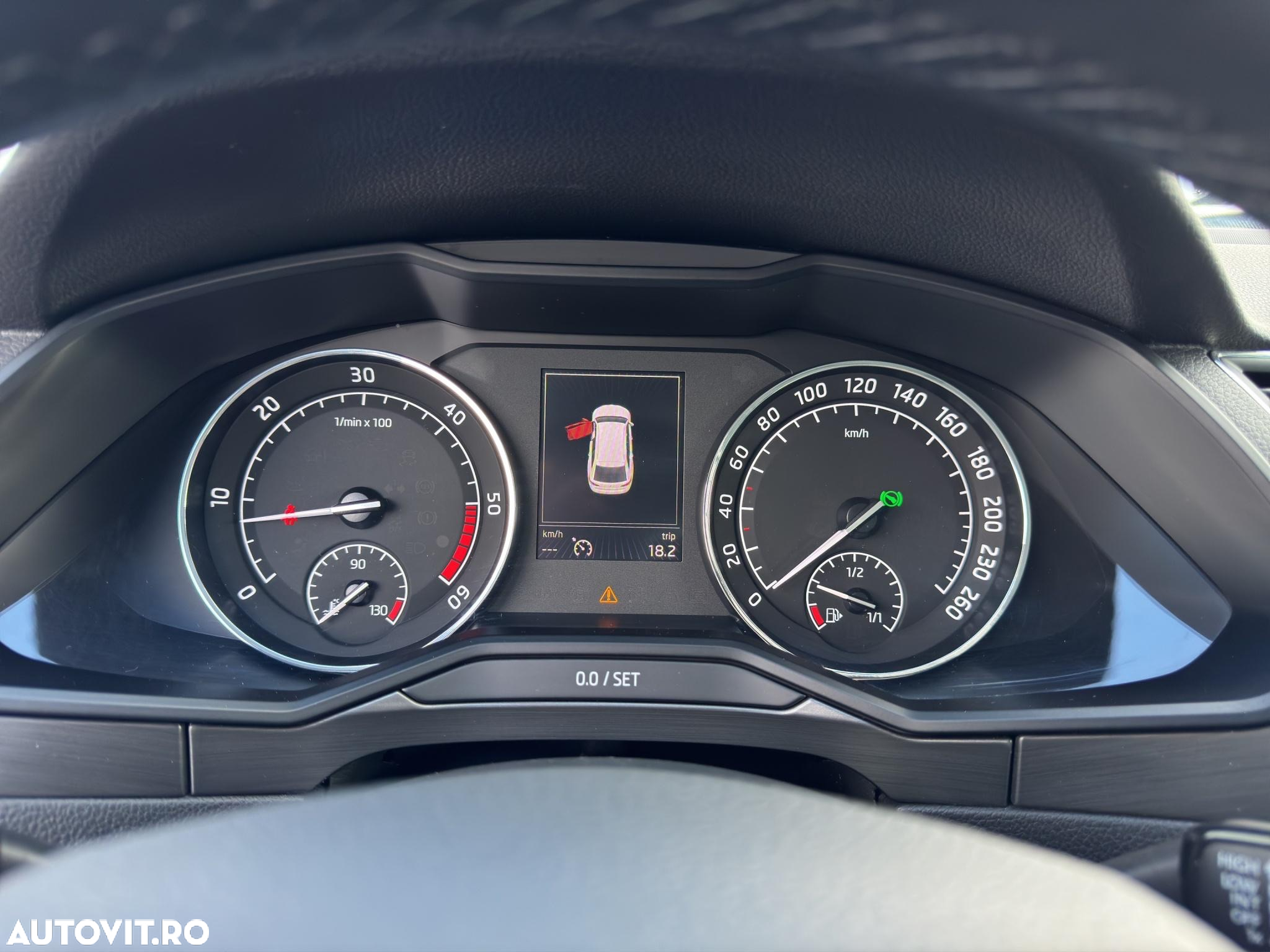Skoda Superb 2.0 TDI DSG Style - 9