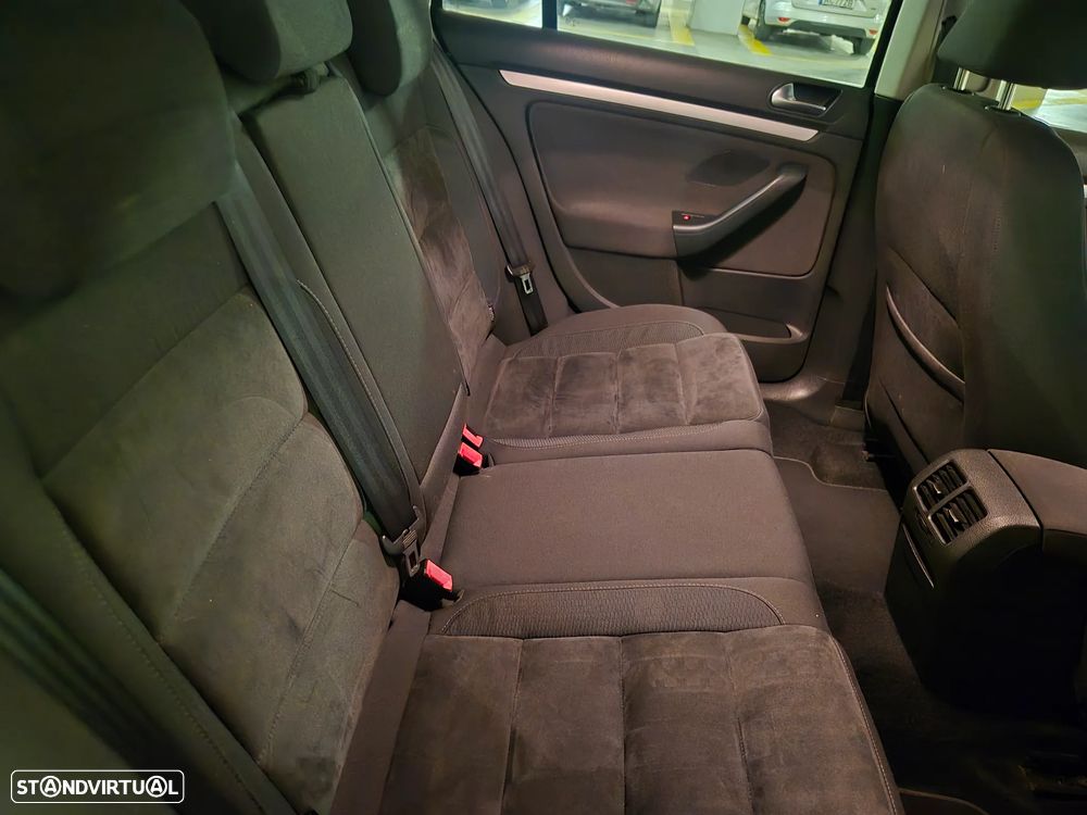 VW Golf Variant 1.6 TDi Highline - 26