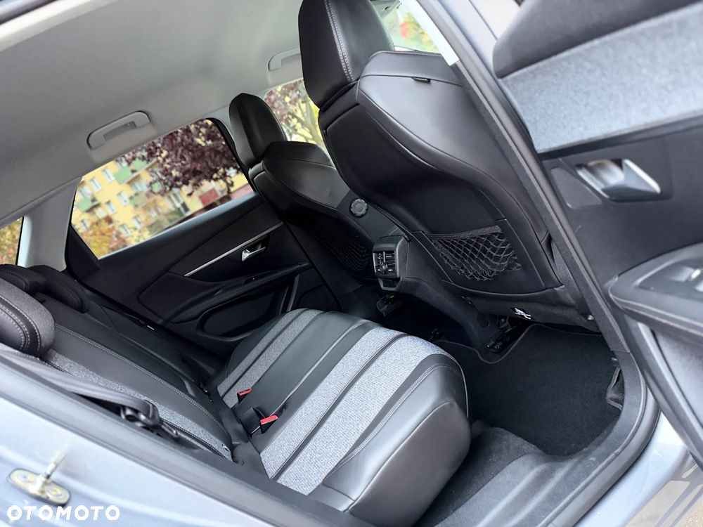 Peugeot 3008 1.2 PureTech GPF Allure S&S - 19
