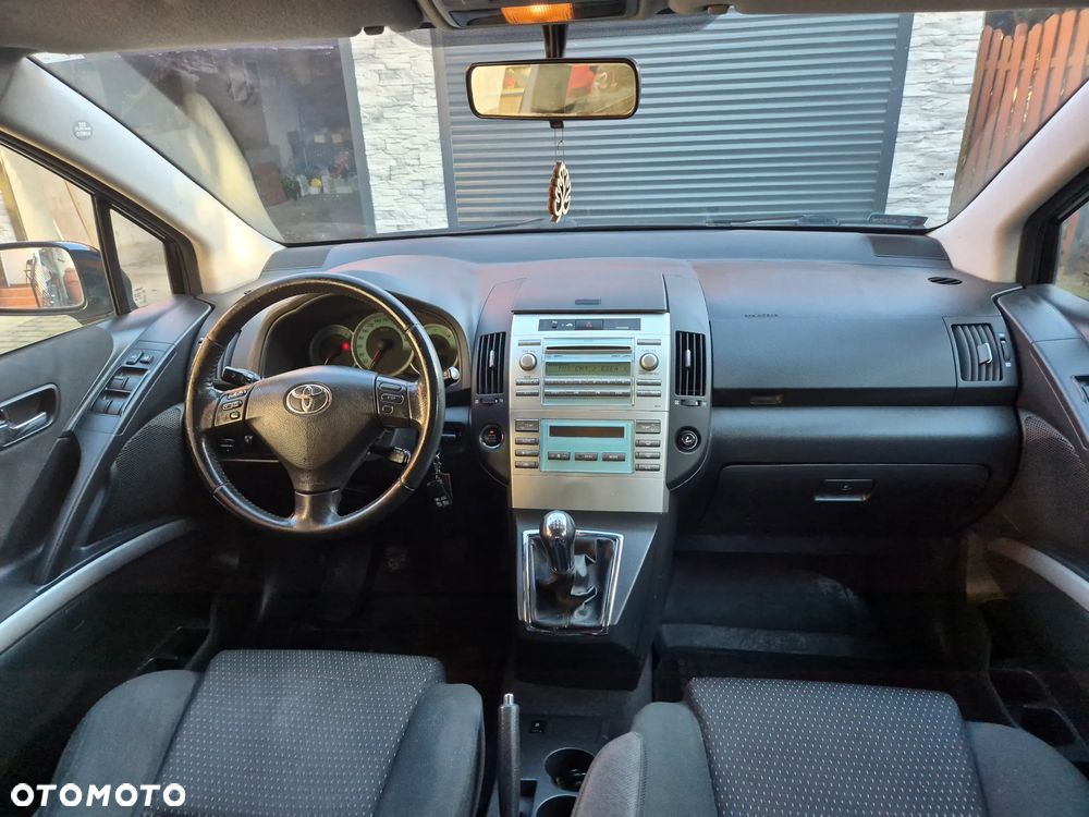 Toyota Corolla Verso 2.2 D-4D - 6