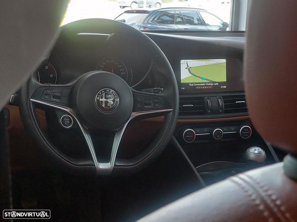 Alfa Romeo Giulia 2.2 D - 10