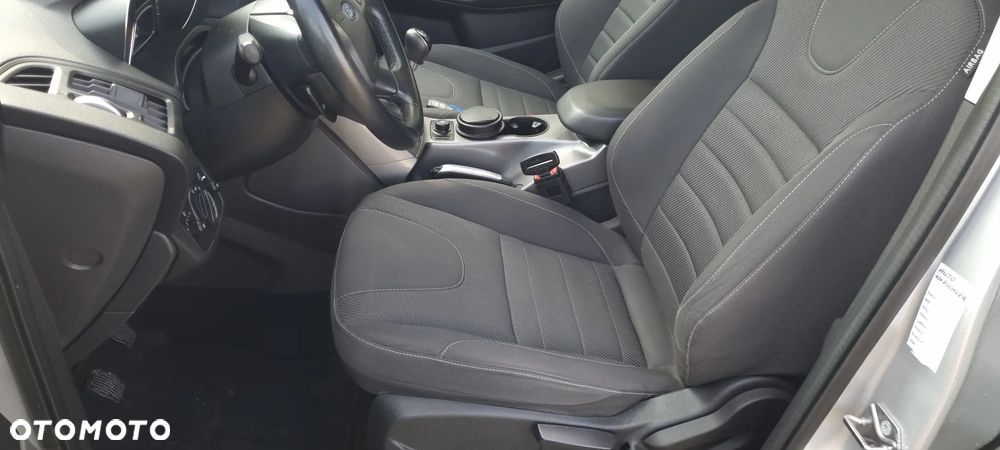 Ford Kuga - 35