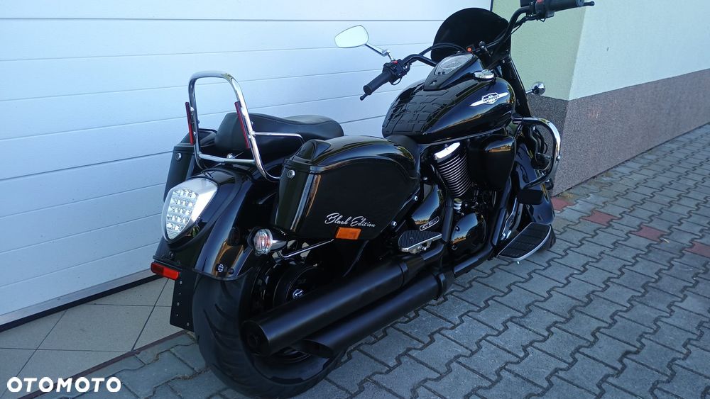 Suzuki Intruder - 11