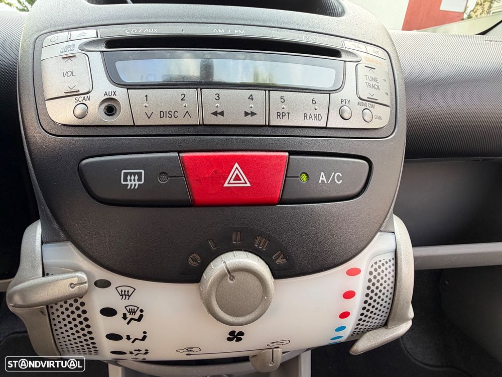 Peugeot 107 1.0 Millesim 200 - 13