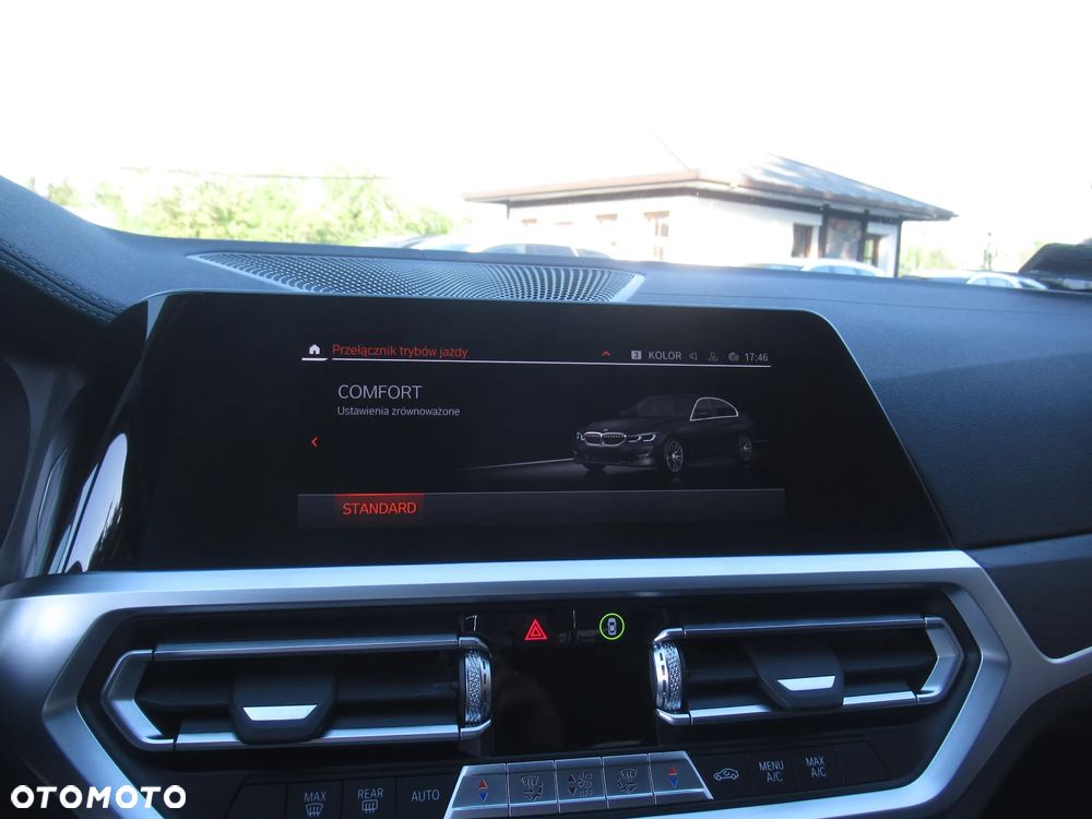 BMW Seria 3 320i Luxury Line - 27