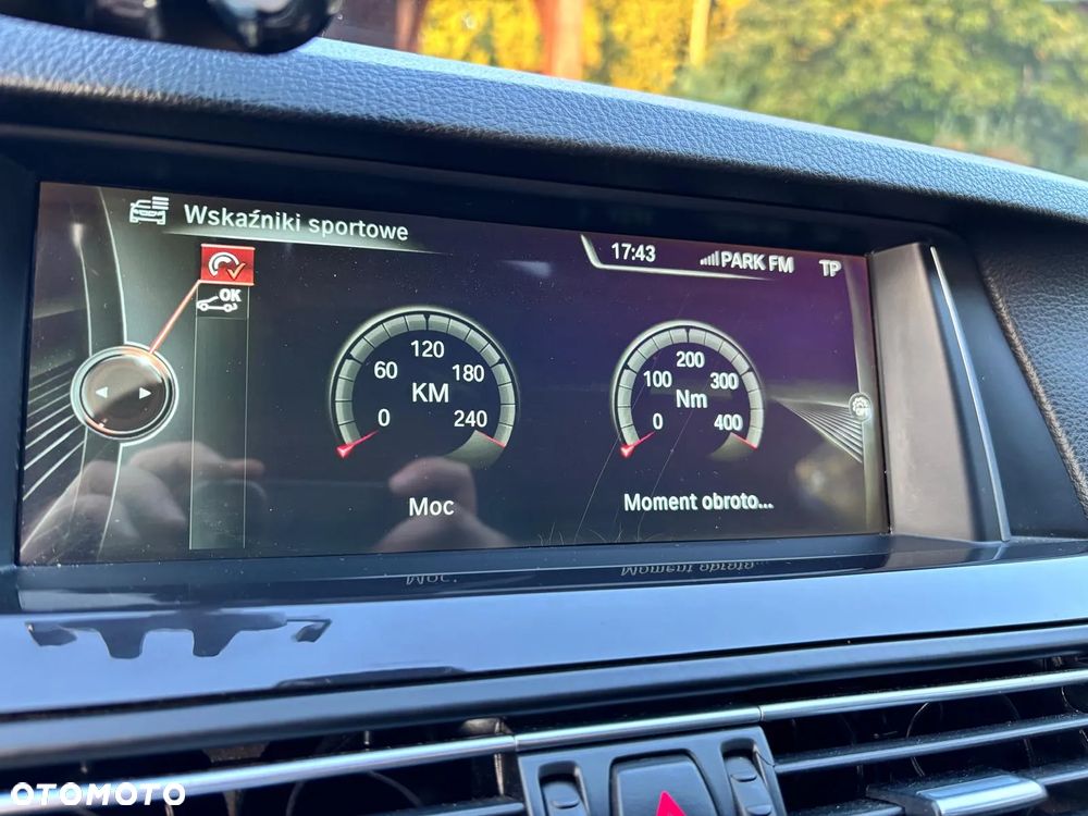 BMW Seria 5 520d xDrive - 15
