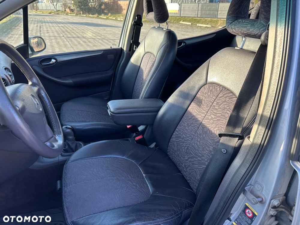 Mercedes-Benz Klasa A 160 L Avantgarde Piccadilly - 4