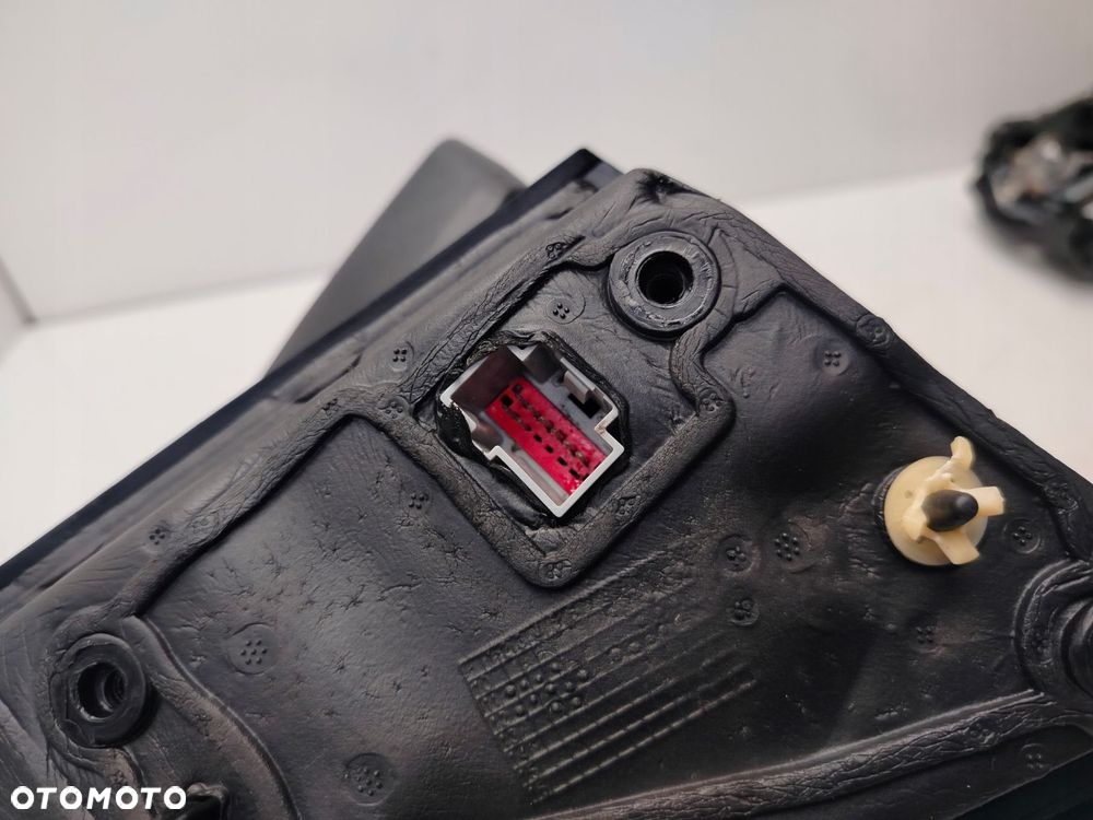 ford focus mk3 8 pin 10r- lusterko prawe zewnętrzne 5b - 5