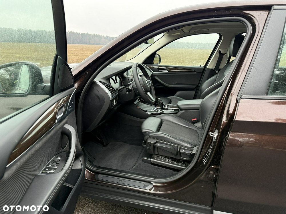 BMW X3 xDrive20i Advantage - 11