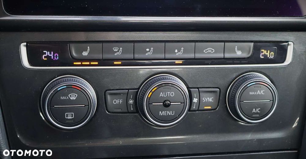 Volkswagen Golf - 23