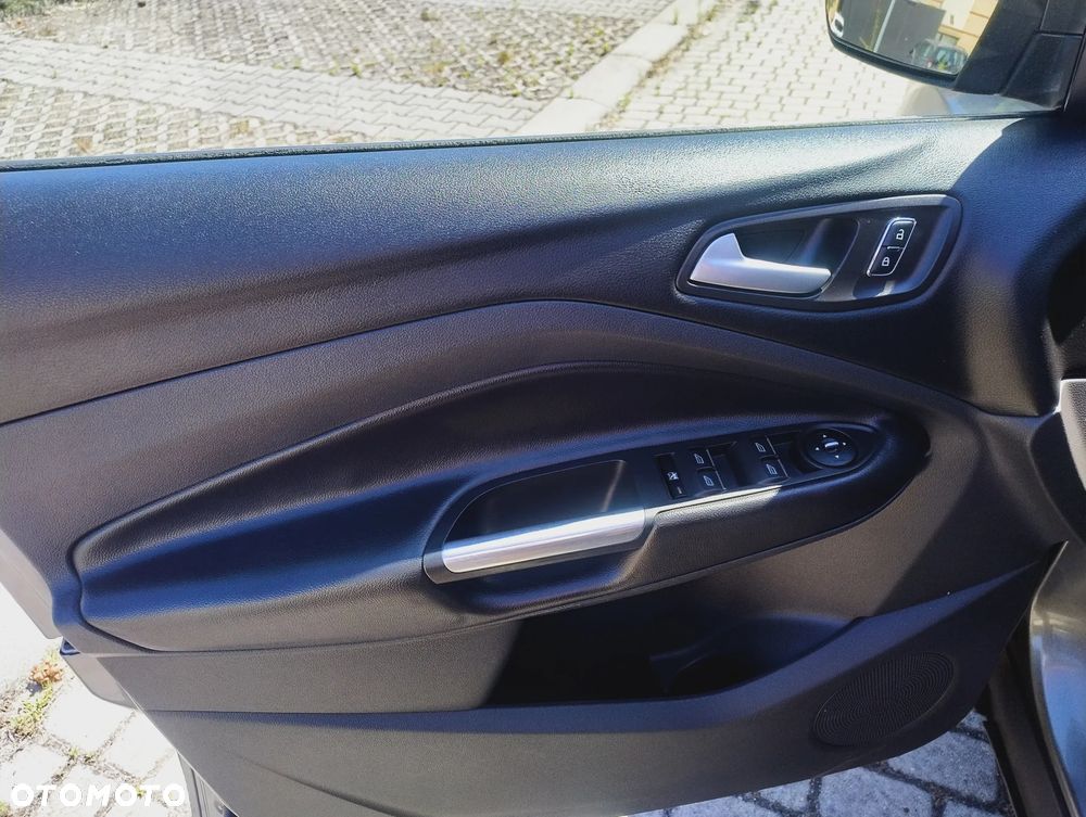 Ford Kuga 2.0 TDCi 2x4 Titanium - 12