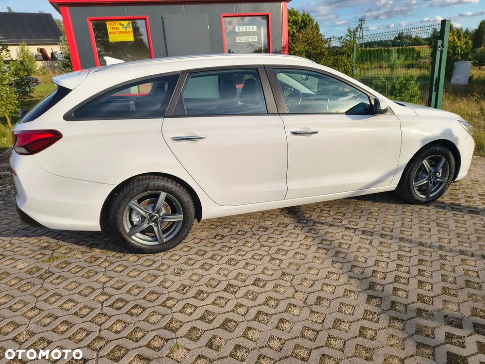 Hyundai i30 blue Kombi 1.6 CRDi Premium - 28