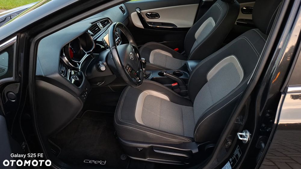 Kia Ceed 1.6 GDI Dream Team Edition - 24