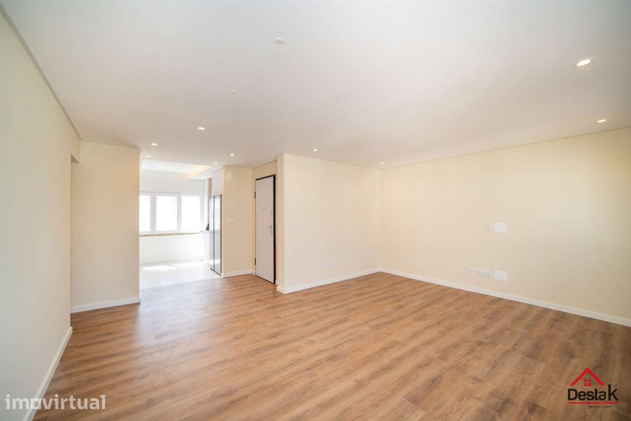 Apartamento T3 Totalmente Renovado em Mira Sintra - Grande imagem: 4/24