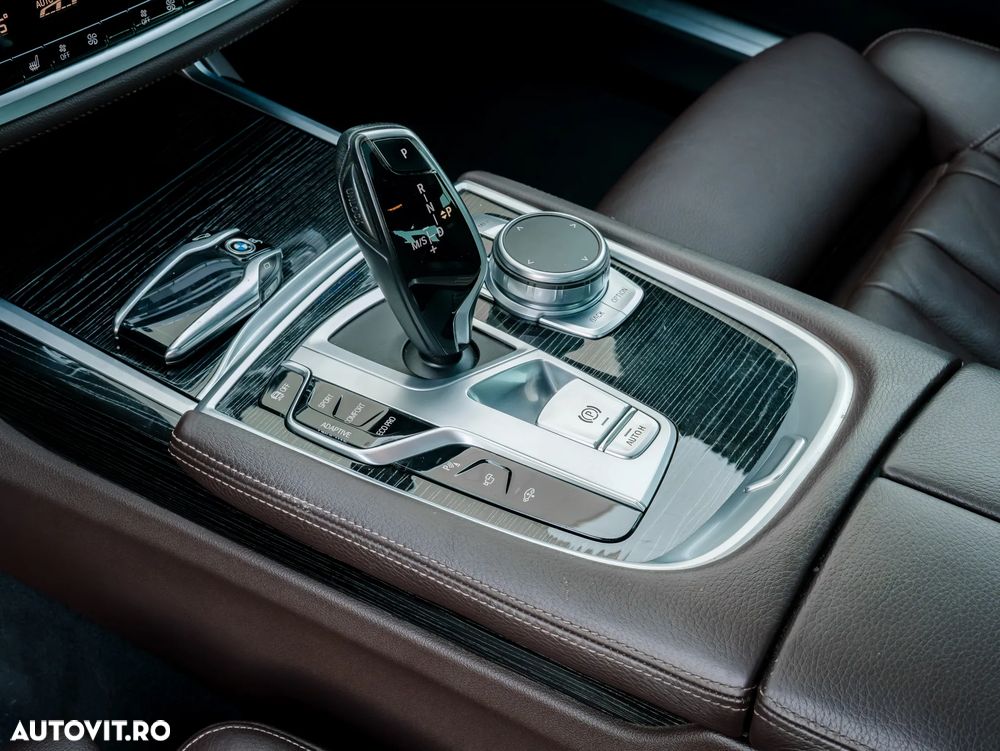 BMW Seria 7 730d xDrive MHEV - 28