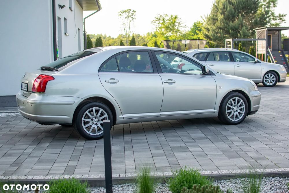 Toyota Avensis - 11