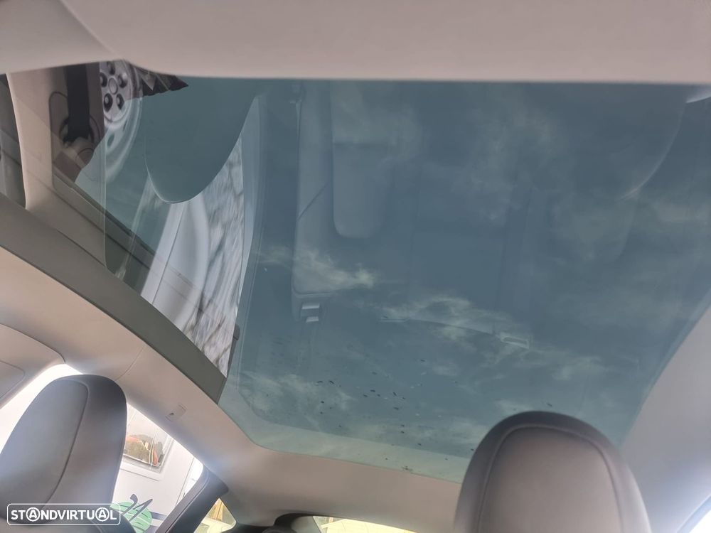 Tesla Model Y - 7