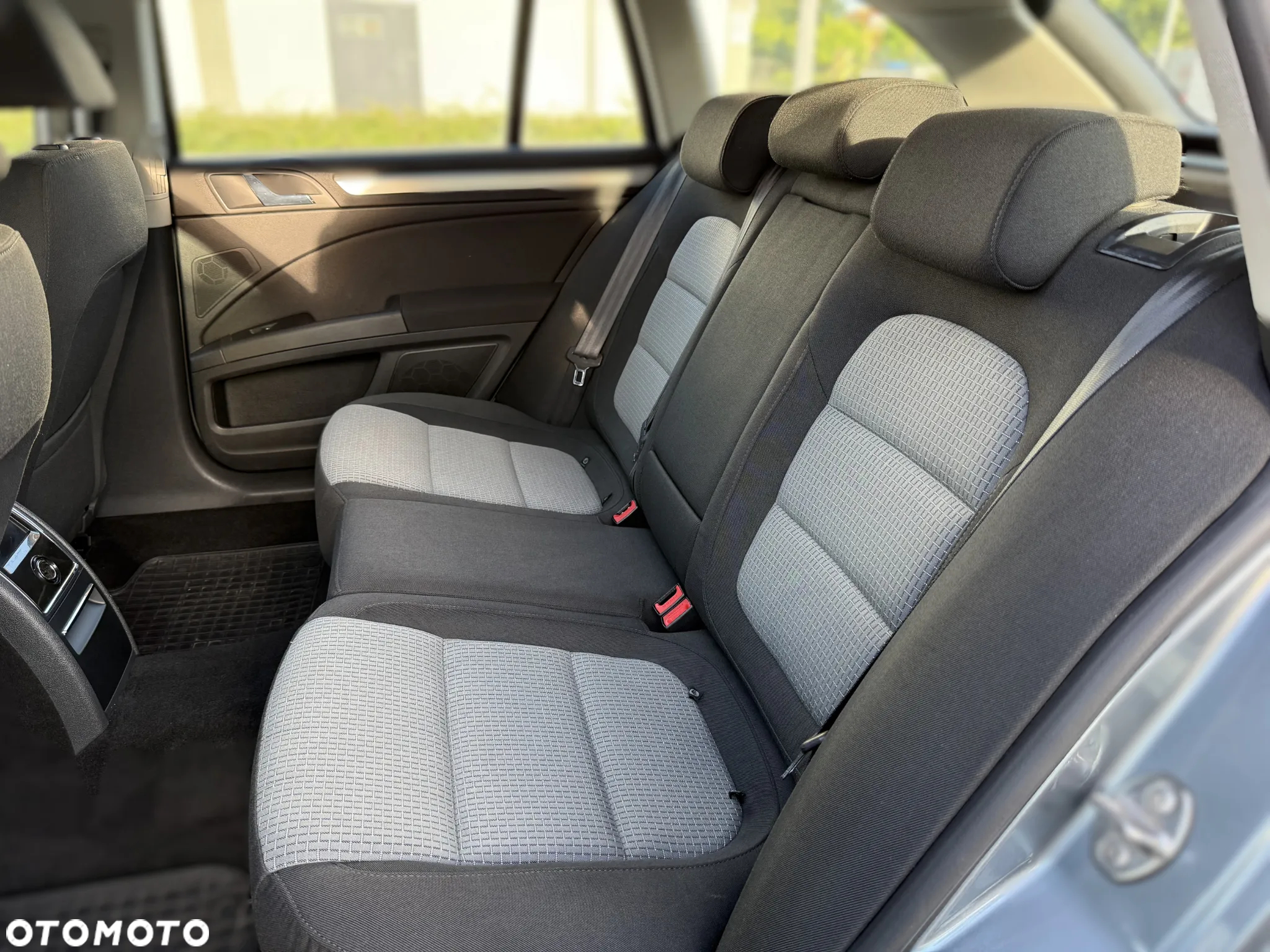 Skoda Superb 2.0 TDI Ambition DSG - 8