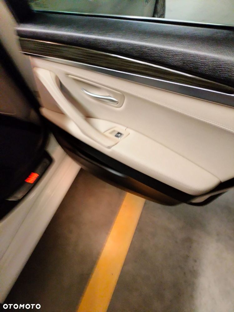BMW Seria 5 520d xDrive - 38