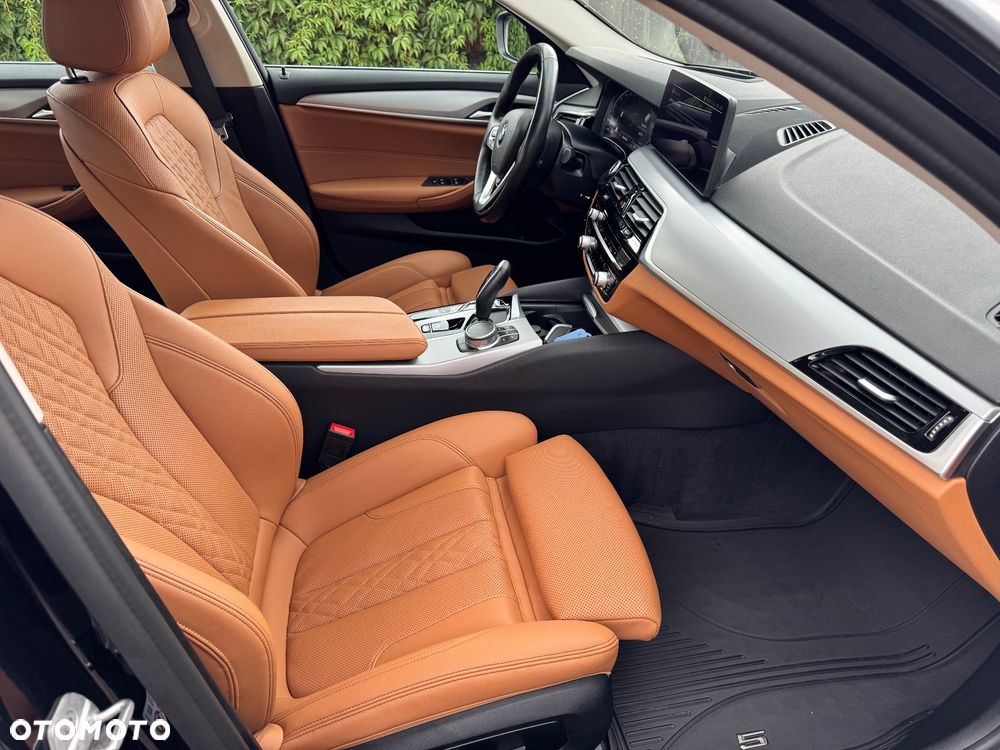 BMW Seria 5 520e M Sport sport - 17