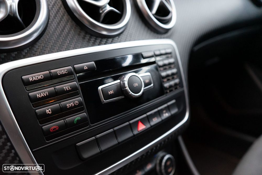 Mercedes-Benz A 180 d AMG Line - 32