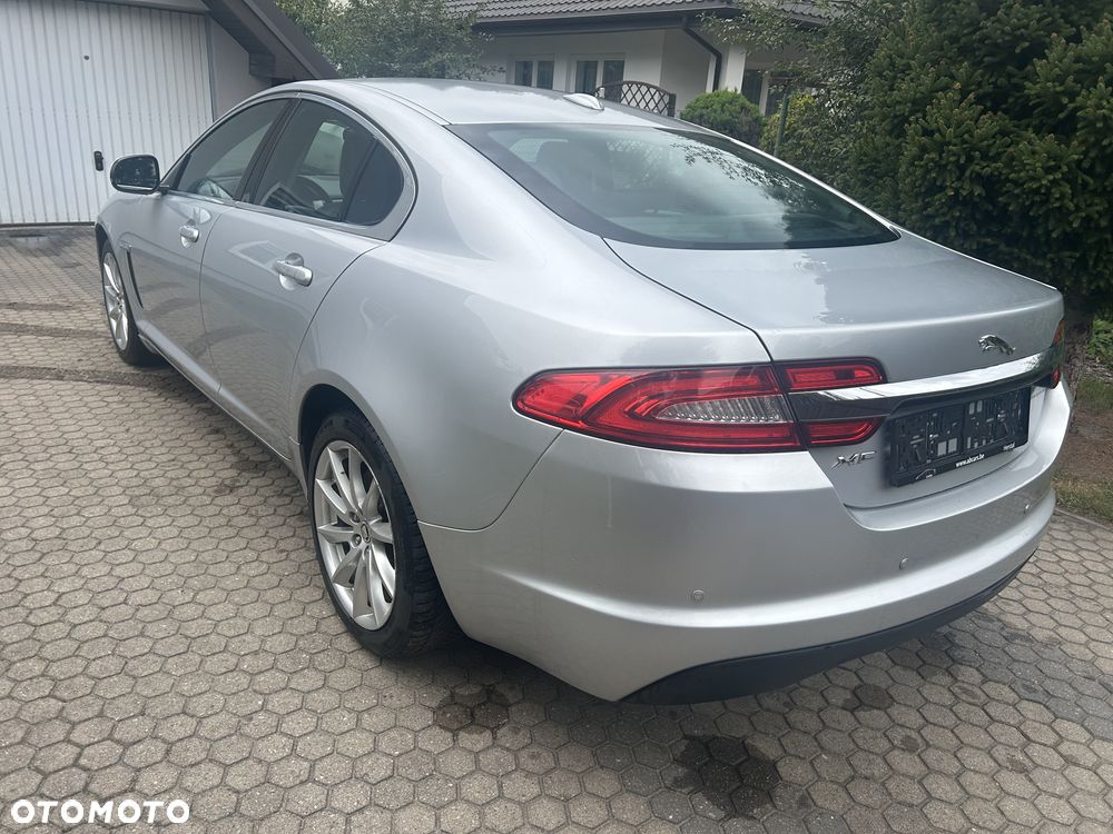 Jaguar XF 2.2 D Luxury - 6