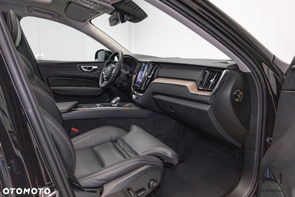 Volvo XC 60 B4 D AWD Ultimate Dark - 21