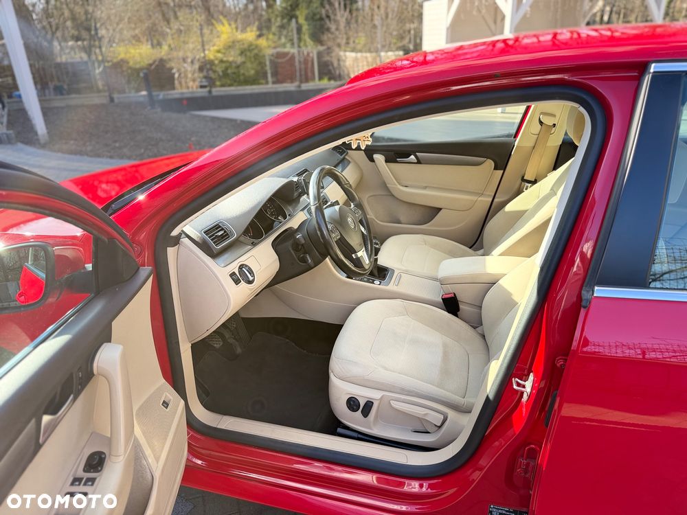 Volkswagen Passat 2.0 TDI Comfortline - 12