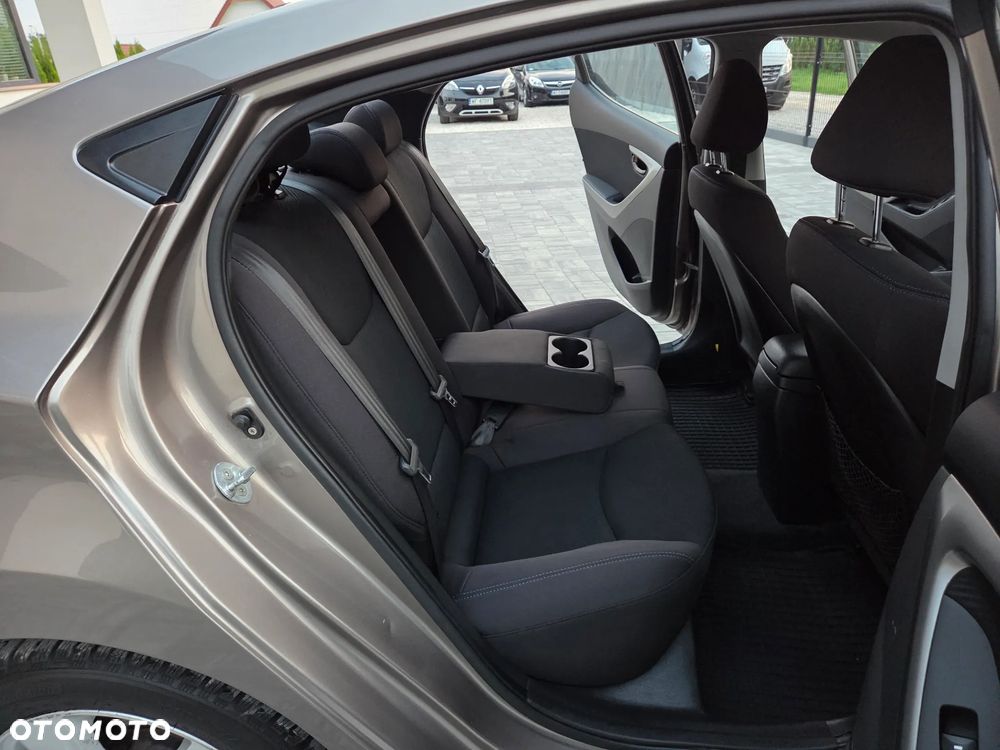 Hyundai Elantra 1.6 Comfort - 26