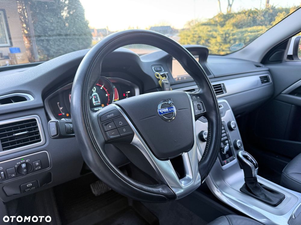 Volvo V70 D2 Momentum - 16
