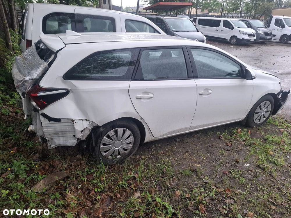 Toyota Auris 1.4 D-4D Active - 3