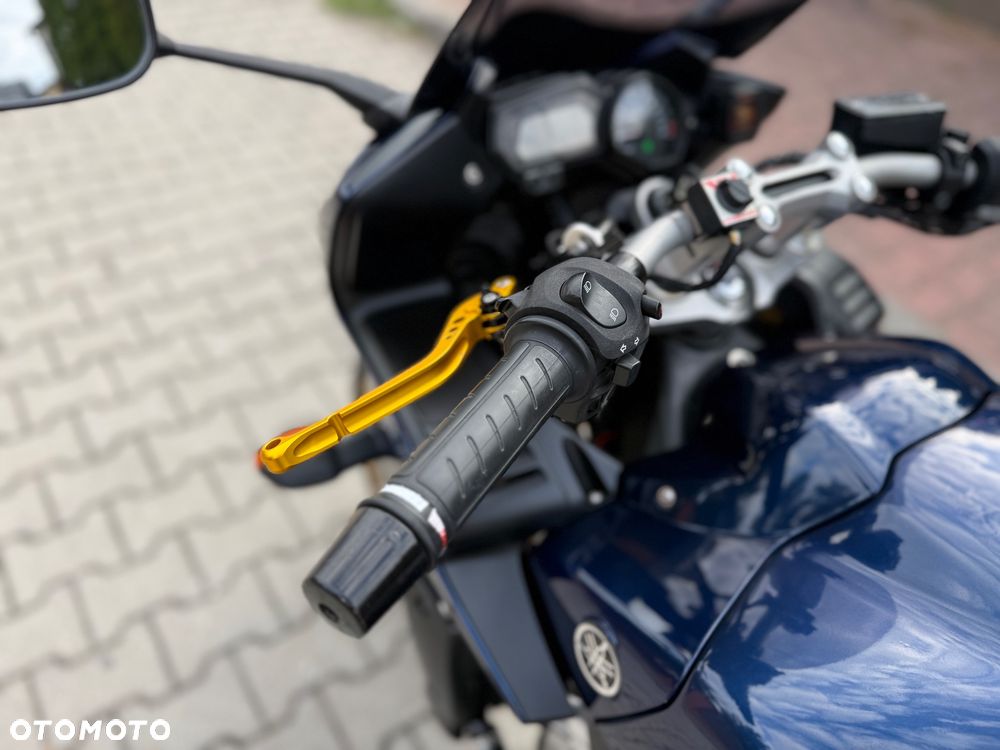 Yamaha FZ - 24
