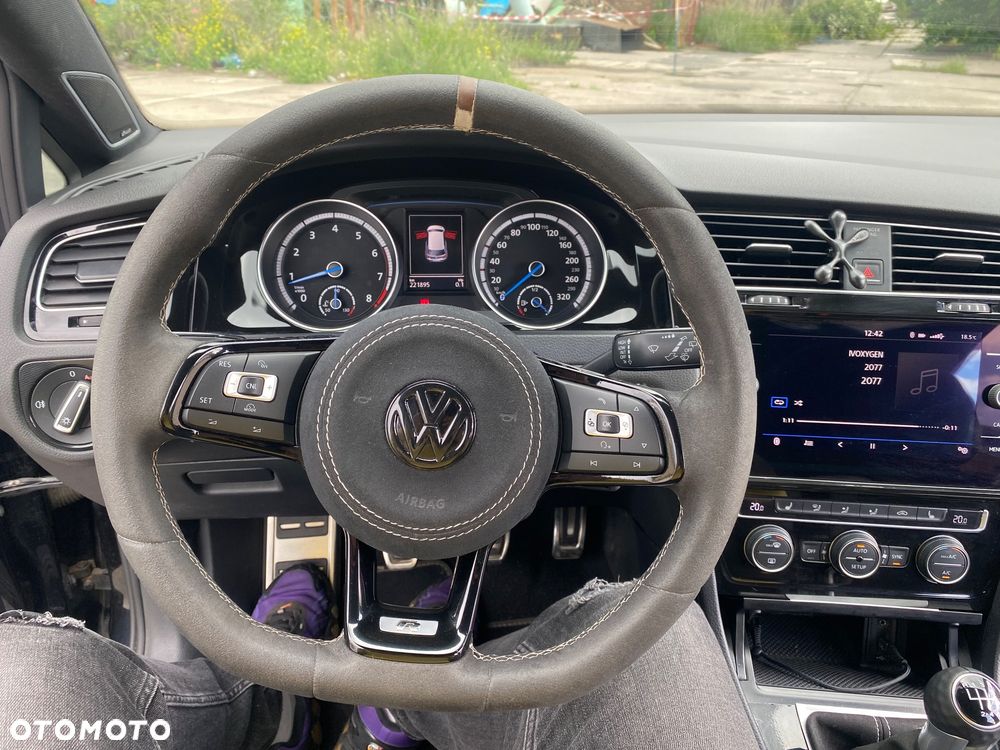 Volkswagen Golf - 10