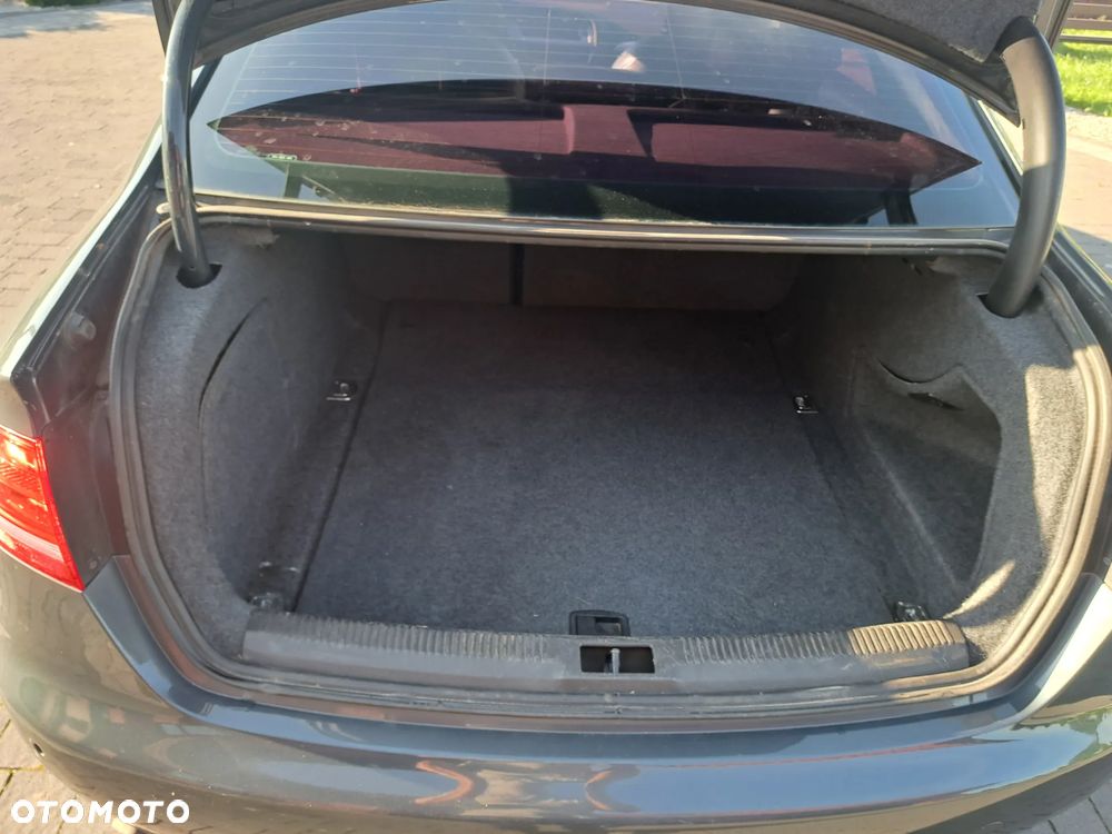 Audi A4 Limousine - 12