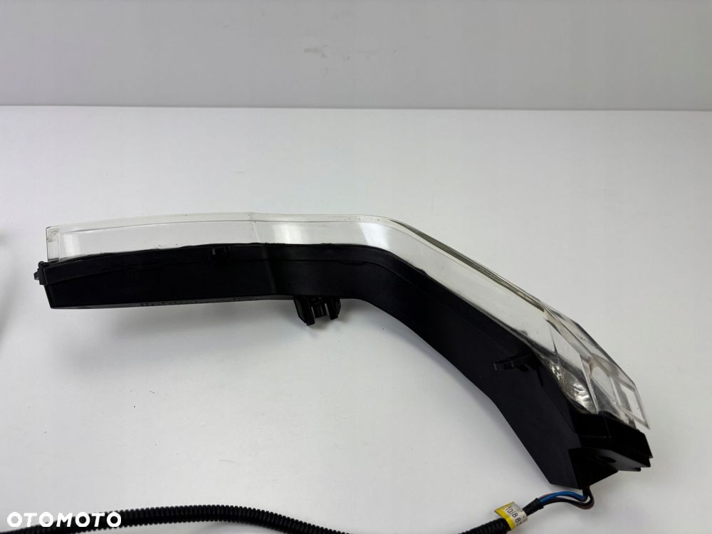 Przednia prawa lampa postojowa LED TGB Blade 550 600 Oryginał - 11