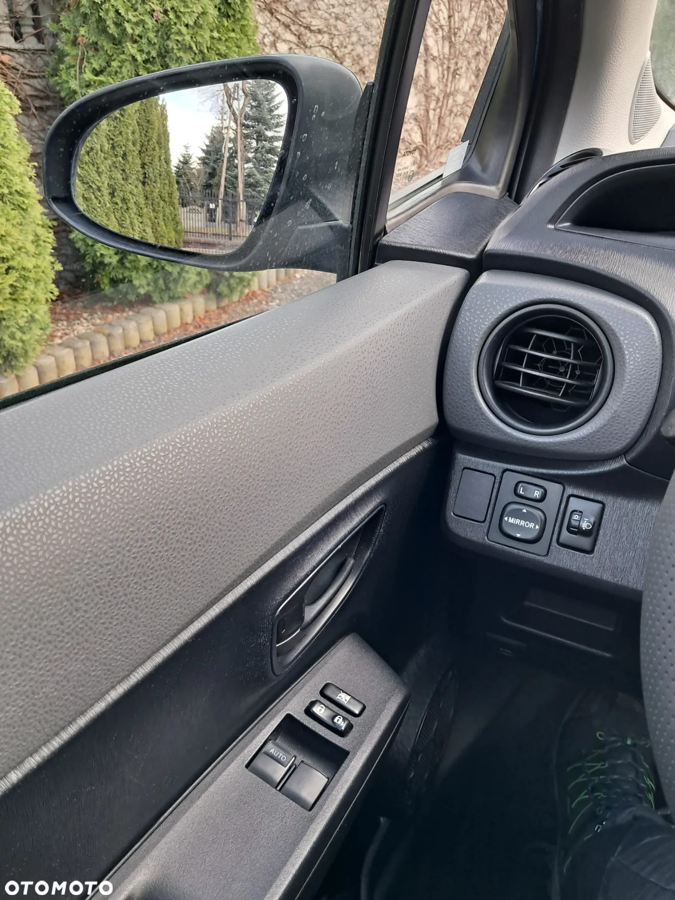 Toyota Yaris 1.0 VVT-i - 17