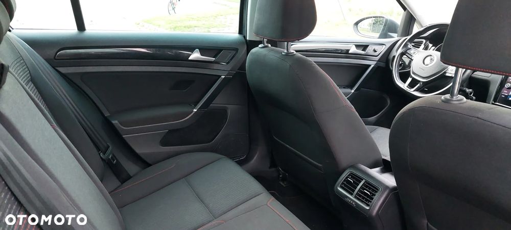 Volkswagen Golf 1.6 TDI Sound - 32